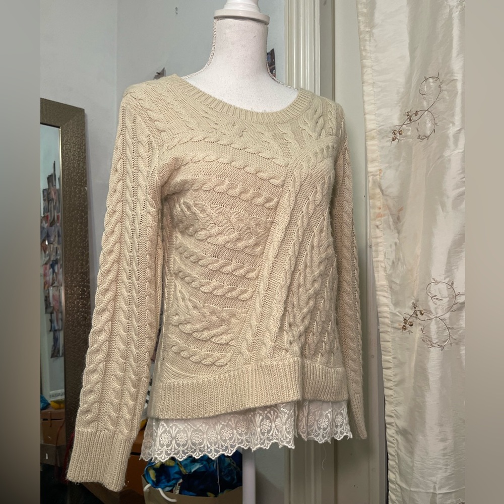Knit sweater

Size medium 

From brand Monteau 

Rory Gilmore style